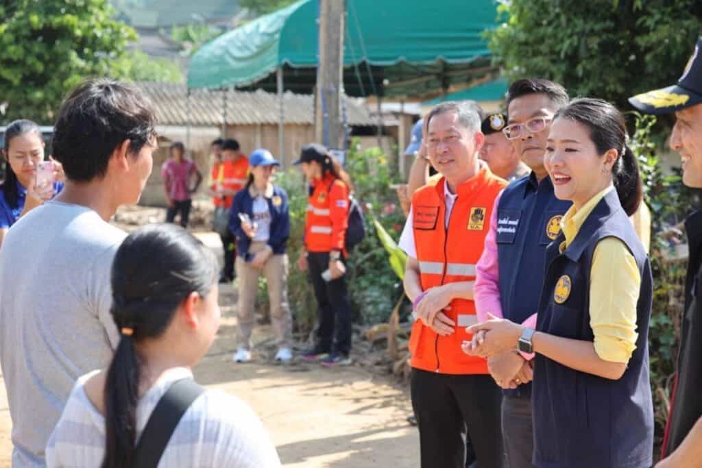 รัฐมนตรีช่วยว่าการกระทรวงมหาดไทย ให้กำลังใจสมาคมแม่บ้านมหาดไทย ณ โรงครัว วิทยาลัยอาชีวศึกษา จ.เชียงราย รัฐมนตรีช่วยว่าการกระทรวงมหาดไทย ให้กำลังใจสมาคมแม่บ้านมหาดไทย ณ โรงครัว วิทยาลัยอาชีวศึกษา จ.เชียงราย
