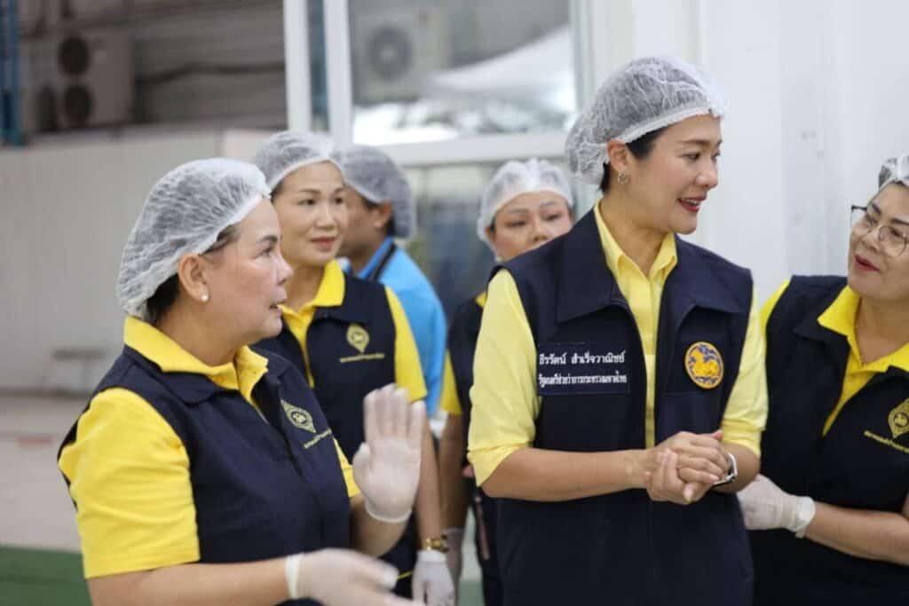 รัฐมนตรีช่วยว่าการกระทรวงมหาดไทย ให้กำลังใจสมาคมแม่บ้านมหาดไทย ณ โรงครัว วิทยาลัยอาชีวศึกษา จ.เชียงราย รัฐมนตรีช่วยว่าการกระทรวงมหาดไทย ให้กำลังใจสมาคมแม่บ้านมหาดไทย ณ โรงครัว วิทยาลัยอาชีวศึกษา จ.เชียงราย