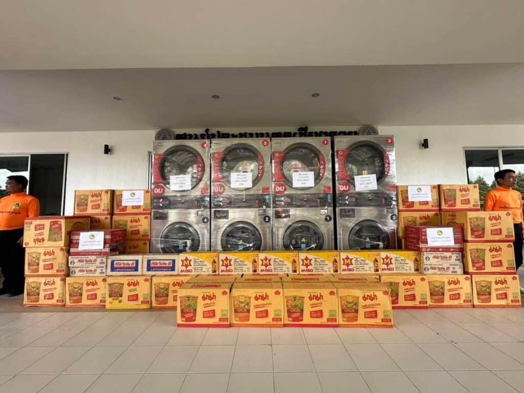 รัฐมนตรีช่วยว่าการกระทรวงมหาดไทย ให้กำลังใจสมาคมแม่บ้านมหาดไทย ณ โรงครัว วิทยาลัยอาชีวศึกษา จ.เชียงราย รัฐมนตรีช่วยว่าการกระทรวงมหาดไทย ให้กำลังใจสมาคมแม่บ้านมหาดไทย ณ โรงครัว วิทยาลัยอาชีวศึกษา จ.เชียงราย