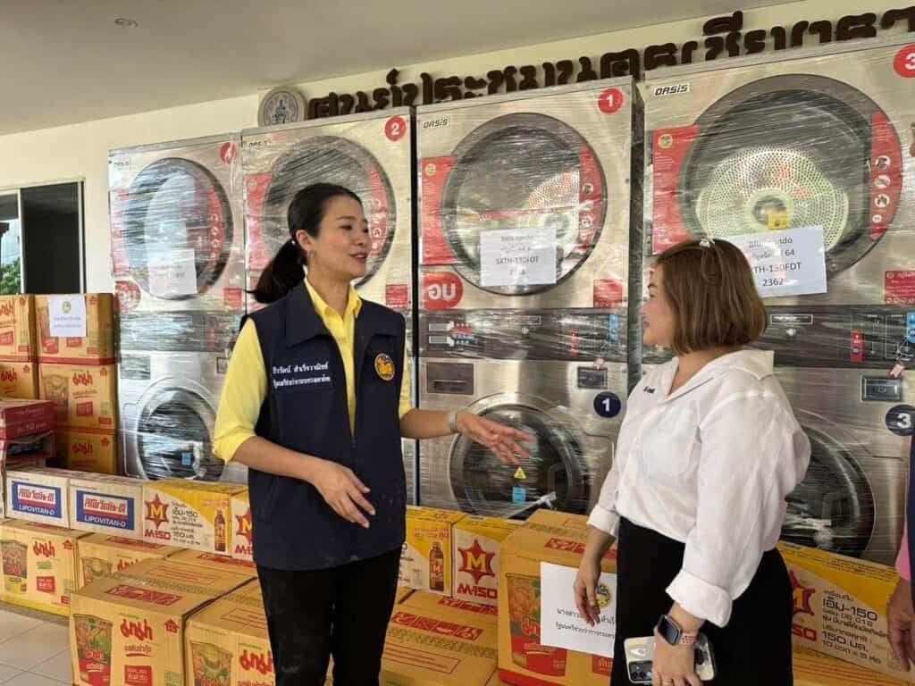 รัฐมนตรีช่วยว่าการกระทรวงมหาดไทย ให้กำลังใจสมาคมแม่บ้านมหาดไทย ณ โรงครัว วิทยาลัยอาชีวศึกษา จ.เชียงราย รัฐมนตรีช่วยว่าการกระทรวงมหาดไทย ให้กำลังใจสมาคมแม่บ้านมหาดไทย ณ โรงครัว วิทยาลัยอาชีวศึกษา จ.เชียงราย