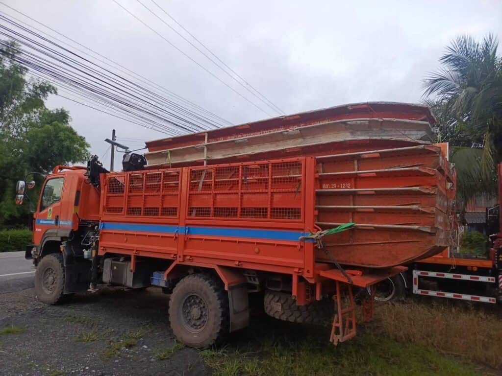 ปภ. ที่เชียงใหม่นำเรือท้องแบนเข้ารับผู้ป่วยสูงอายุ - ส่งเสบียง ลำเลียงส่งสิ่งของในเขตเมือง ปภ. ที่เชียงใหม่นำเรือท้องแบนเข้ารับผู้ป่วยสูงอายุ - ส่งเสบียง ลำเลียงส่งสิ่งของในเขตเมือง