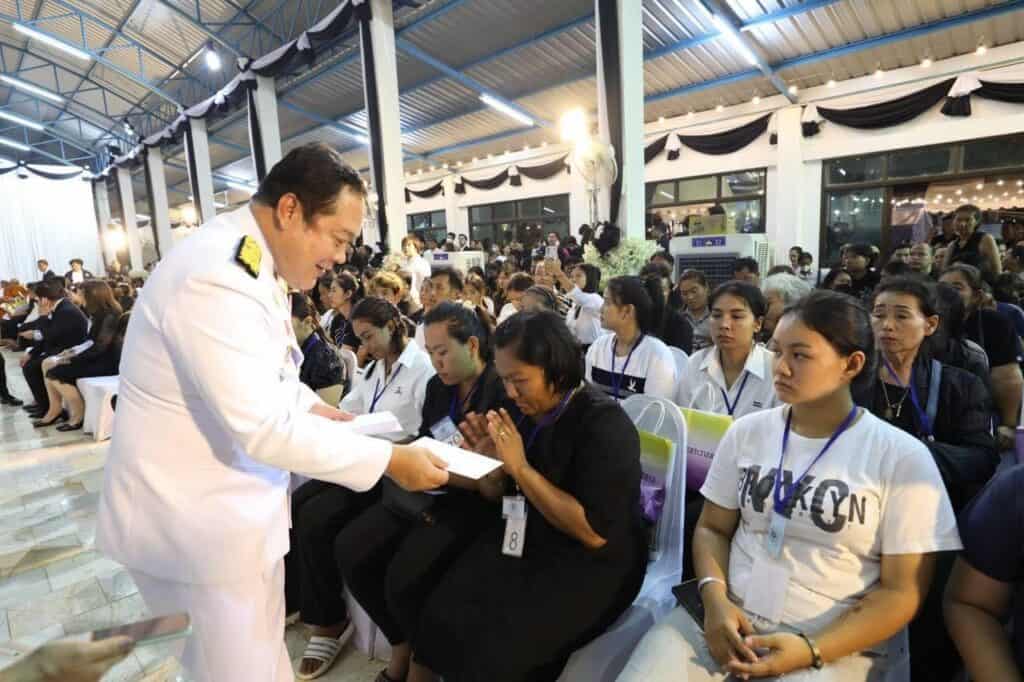 รัฐมนตรีว่าการกระทรวงยุติธรรม ร่วมพิธีสวดอภิธรรมครู และนักเรียนที่เสียชีวิตในเหตุไฟไหม้รถบัส ที่จังหวัดอุทัยธานี รัฐมนตรีว่าการกระทรวงยุติธรรม ร่วมพิธีสวดอภิธรรมครู และนักเรียนที่เสียชีวิตในเหตุไฟไหม้รถบัส ที่จังหวัดอุทัยธานี