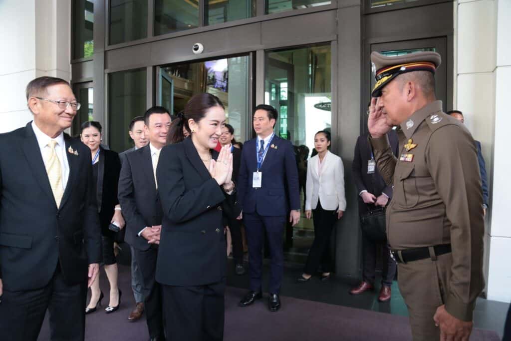 นายกฯ เผย อายุน้อยไม่สำคัญ หากเปิดโอกาสให้ทำงาน และคนรุ่นเก่าคอยสนับสนุน ชี้ ลงทุนในไทย เหมือนลงทุนในอาเซียน ยก ‘ไทย‘ เป็นคลังอาหารโลก รองรับสถานการณ์โลกเปลี่ยน นายกฯ เผย อายุน้อยไม่สำคัญ หากเปิดโอกาสให้ทำงาน และคนรุ่นเก่าคอยสนับสนุน ชี้ ลงทุนในไทย เหมือนลงทุนในอาเซียน ยก ‘ไทย‘ เป็นคลังอาหารโลก รองรับสถานการณ์โลกเปลี่ยน