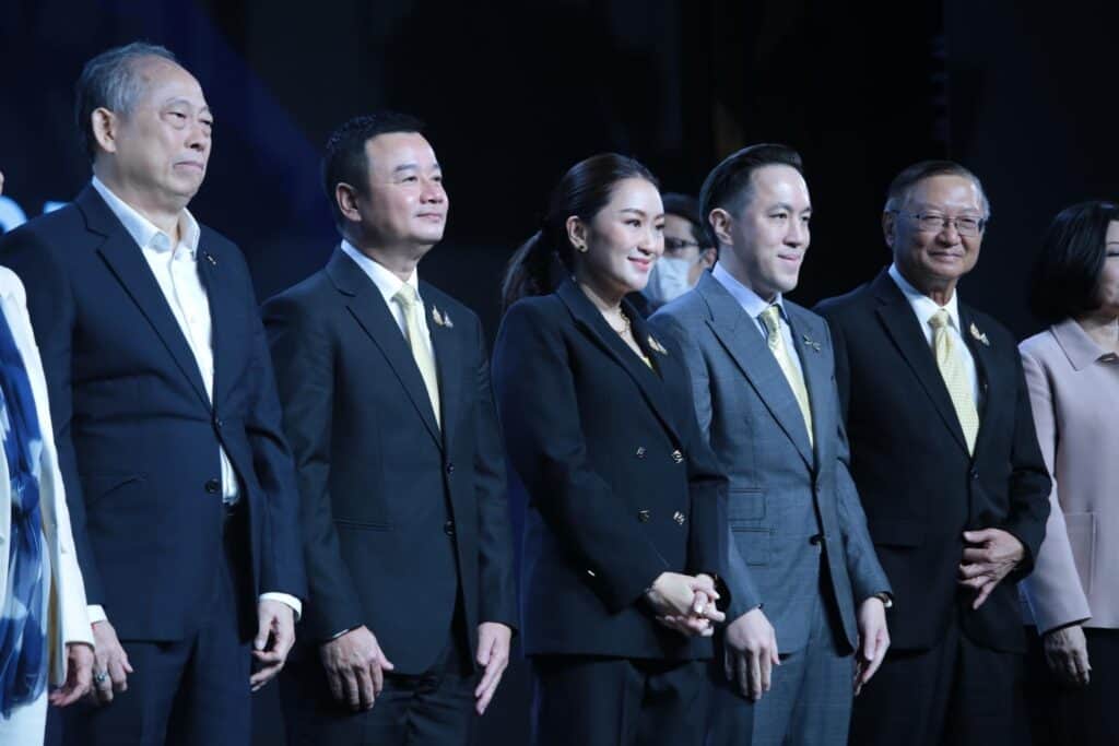 นายกฯ เผย อายุน้อยไม่สำคัญ หากเปิดโอกาสให้ทำงาน และคนรุ่นเก่าคอยสนับสนุน ชี้ ลงทุนในไทย เหมือนลงทุนในอาเซียน ยก ‘ไทย‘ เป็นคลังอาหารโลก รองรับสถานการณ์โลกเปลี่ยน นายกฯ เผย อายุน้อยไม่สำคัญ หากเปิดโอกาสให้ทำงาน และคนรุ่นเก่าคอยสนับสนุน ชี้ ลงทุนในไทย เหมือนลงทุนในอาเซียน ยก ‘ไทย‘ เป็นคลังอาหารโลก รองรับสถานการณ์โลกเปลี่ยน