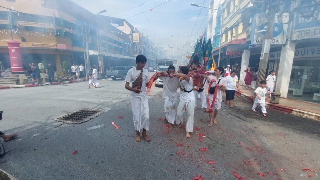 ยะลาเทศกาลถือศีลกินเจชาวไทยเชื้อสายจีนเมืองเบตงชาวมาเลเซียแห่ไหว้เจ้าแม่กวนอิมคึกคัก ยะลาเทศกาลถือศีลกินเจชาวไทยเชื้อสายจีนเมืองเบตงชาวมาเลเซียแห่ไหว้เจ้าแม่กวนอิมคึกคัก