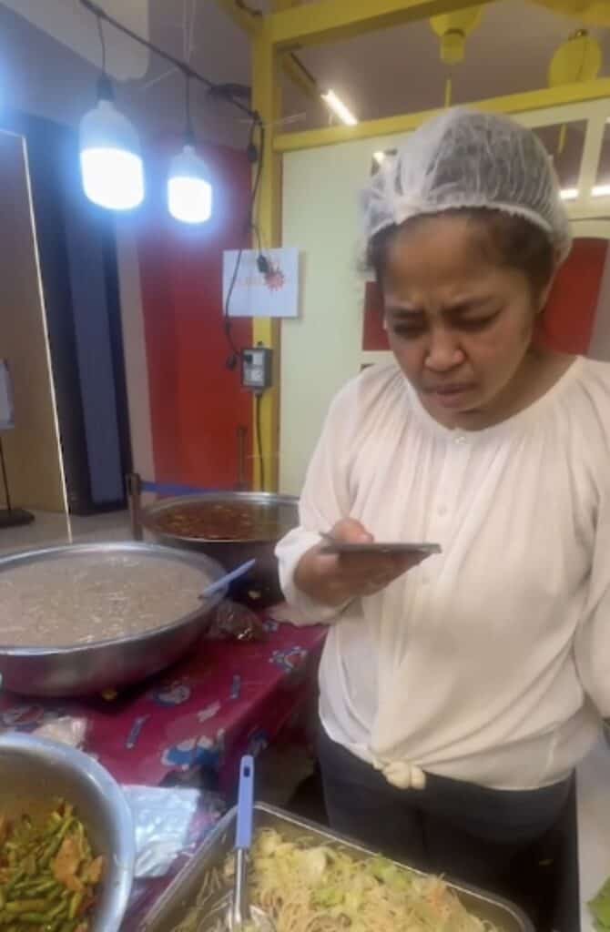 รวบเชฟอ้อย คนดัง กลางห้าง ยักยอกเพชร ทำทีเป็นนายหน้า เหยื่อโร่แจ้งจับ สูญ2ล้าน รวบเชฟอ้อย คนดัง กลางห้าง ยักยอกเพชร ทำทีเป็นนายหน้า เหยื่อโร่แจ้งจับ สูญ2ล้าน