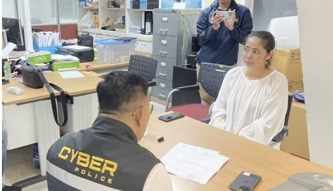 รวบเชฟอ้อย คนดัง กลางห้าง ยักยอกเพชร ทำทีเป็นนายหน้า เหยื่อโร่แจ้งจับ สูญ2ล้าน รวบเชฟอ้อย คนดัง กลางห้าง ยักยอกเพชร ทำทีเป็นนายหน้า เหยื่อโร่แจ้งจับ สูญ2ล้าน