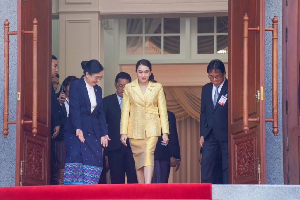 นายกฯ แพทองธาร หารือนายกรัฐมนตรี สปป. ลาว เร่งแก้ท็อป 5 ปัญหาข้ามแดน โดย 2 ผู้นำร่วมเป็นสักขีพยานลงนาม 6 ฉบับ นายกฯ แพทองธาร หารือนายกรัฐมนตรี สปป. ลาว เร่งแก้ท็อป 5 ปัญหาข้ามแดน โดย 2 ผู้นำร่วมเป็นสักขีพยานลงนาม 6 ฉบับ