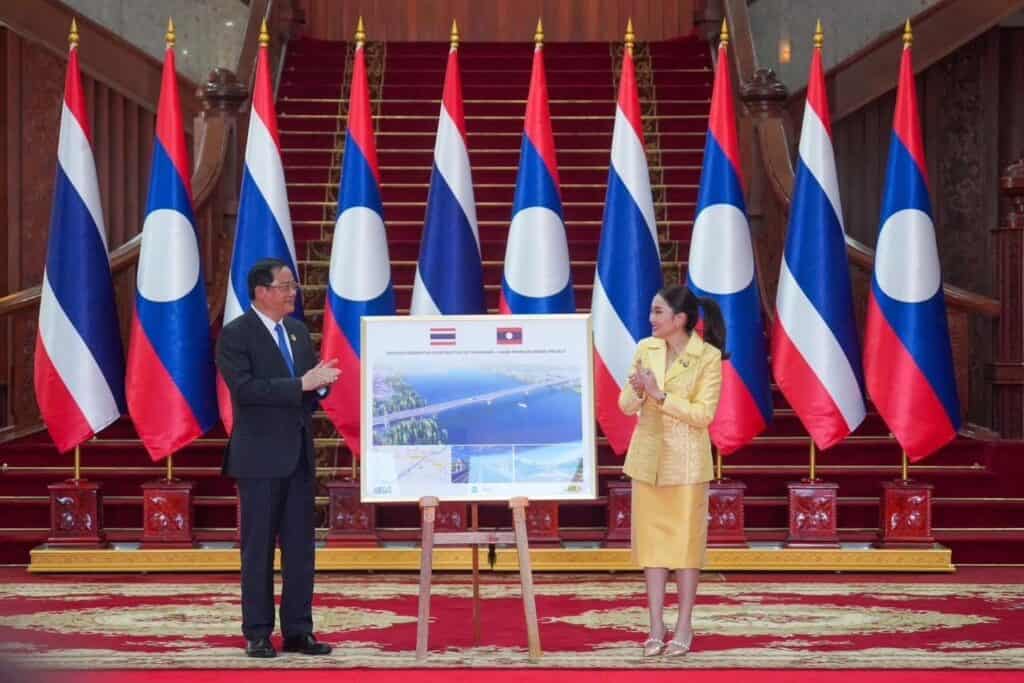 นายกฯ อิ้งค์บินถกปัญหาสำคัญไทย-ลาวร่วมกัน จับมือแก้ปัญหาแก๊งคอลเซ็นเตอร์ข้ามชาติพร้อมปัญหาหมอกควัน และยาเสพติดระหว่างชาติ นายกฯ อิ้งค์บินถกปัญหาสำคัญไทย-ลาวร่วมกัน จับมือแก้ปัญหาแก๊งคอลเซ็นเตอร์ข้ามชาติพร้อมปัญหาหมอกควัน และยาเสพติดระหว่างชาติ