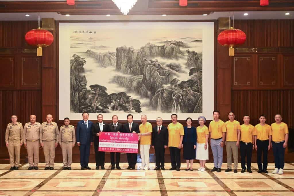 "อนุทิน" ขอบคุณสมาพันธ์ชาวจีนร่วมมอบของช่วยเหลือและส่งกำลังใจถึงผู้ประสบภัยน้ำท่วมภาคเหนือของไทย "อนุทิน" ขอบคุณสมาพันธ์ชาวจีนร่วมมอบของช่วยเหลือและส่งกำลังใจถึงผู้ประสบภัยน้ำท่วมภาคเหนือของไทย