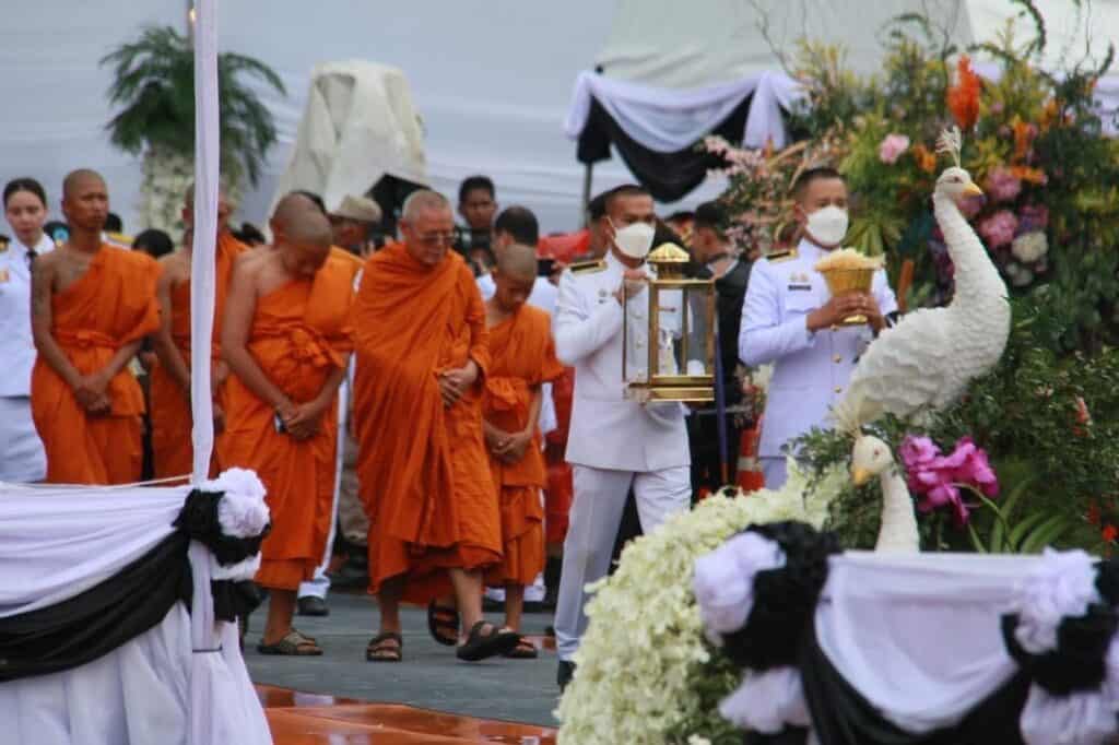 ร่วมอาลัย ผู้เสียชีวิตจากเหตุรถบัสไฟไหม้ แน่นวัดทีื จ.อุทัยธานี ร่วมอาลัย ผู้เสียชีวิตจากเหตุรถบัสไฟไหม้ แน่นวัดทีื จ.อุทัยธานี