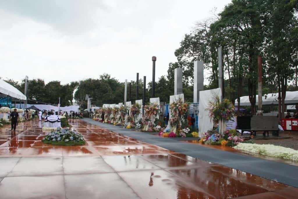 ร่วมอาลัย ผู้เสียชีวิตจากเหตุรถบัสไฟไหม้ แน่นวัดทีื จ.อุทัยธานี ร่วมอาลัย ผู้เสียชีวิตจากเหตุรถบัสไฟไหม้ แน่นวัดทีื จ.อุทัยธานี