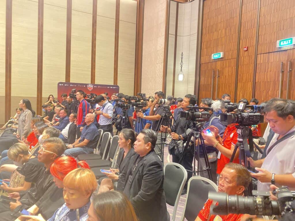 “ศึกตำนานแดงเดือด” BATTLE OF THE REDS THAILAND 2024" ยกทัพอดีตดาวดังของแมนเชสเตอร์ ยูไนเต็ด และลิเวอร์พูล มาแข่งที่ประเทศไทย ระเบิดศึกวันเสาร์ที่ 12 ต.ค.67 “ศึกตำนานแดงเดือด” BATTLE OF THE REDS THAILAND 2024" ยกทัพอดีตดาวดังของแมนเชสเตอร์ ยูไนเต็ด และลิเวอร์พูล มาแข่งที่ประเทศไทย ระเบิดศึกวันเสาร์ที่ 12 ต.ค.67