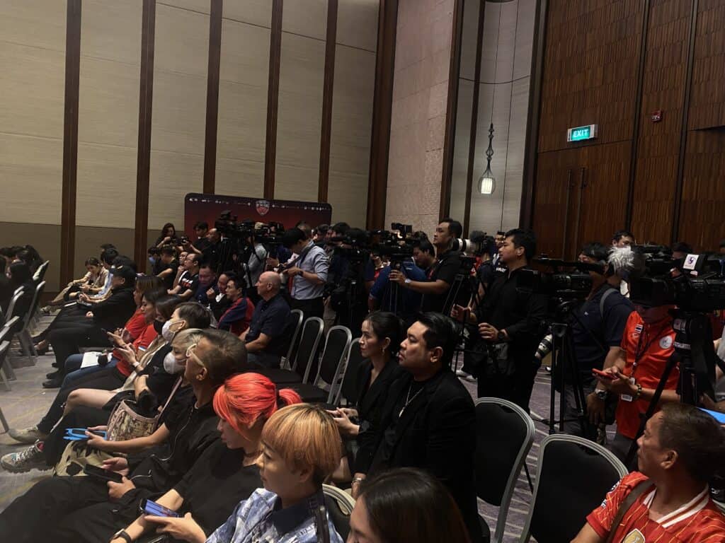 “ศึกตำนานแดงเดือด” BATTLE OF THE REDS THAILAND 2024" ยกทัพอดีตดาวดังของแมนเชสเตอร์ ยูไนเต็ด และลิเวอร์พูล มาแข่งที่ประเทศไทย ระเบิดศึกวันเสาร์ที่ 12 ต.ค.67 “ศึกตำนานแดงเดือด” BATTLE OF THE REDS THAILAND 2024" ยกทัพอดีตดาวดังของแมนเชสเตอร์ ยูไนเต็ด และลิเวอร์พูล มาแข่งที่ประเทศไทย ระเบิดศึกวันเสาร์ที่ 12 ต.ค.67