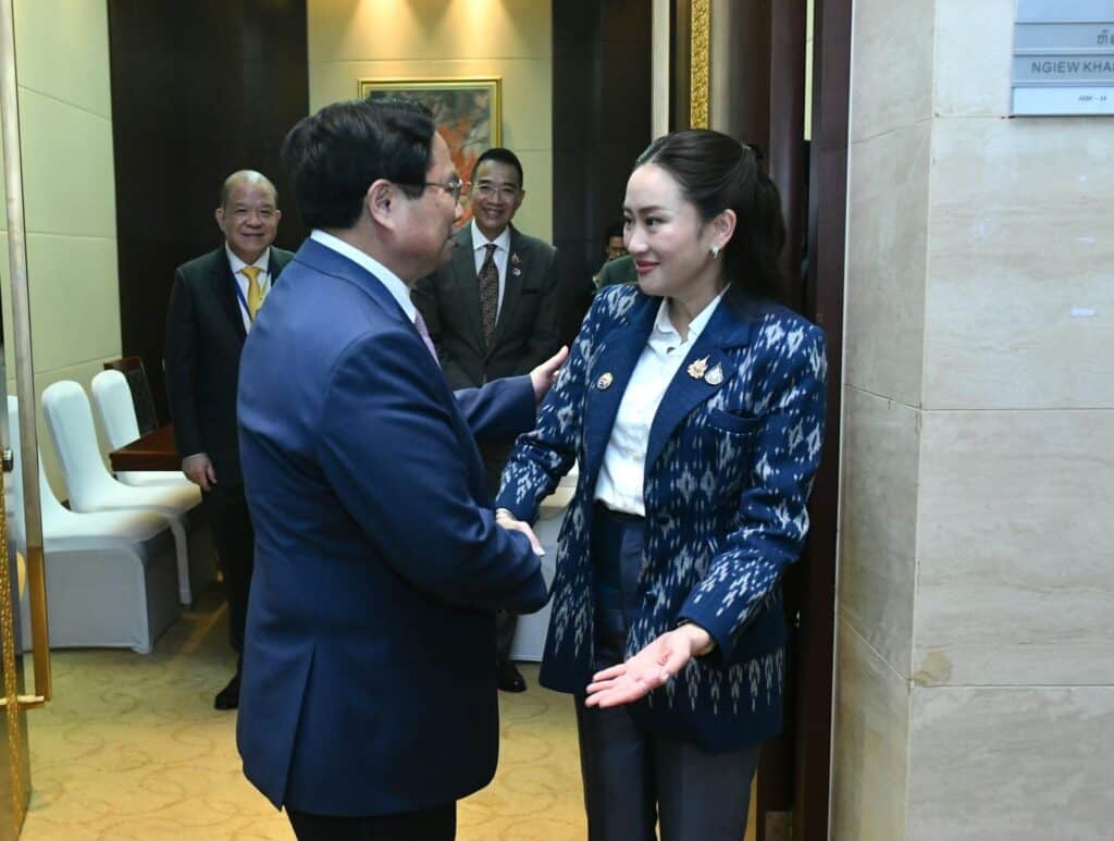 นายกฯ หารือทวิภาคีเวียดนาม มั่นใจ บรรลุเป้าหมายการค้าระหว่างกันกว่า 850,000 ล้านบาท นายกฯ หารือทวิภาคีเวียดนาม มั่นใจ บรรลุเป้าหมายการค้าระหว่างกันกว่า 850,000 ล้านบาท