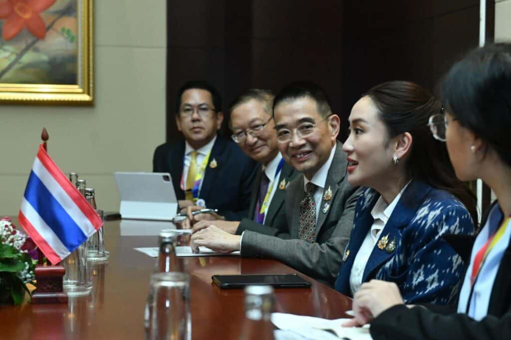 นายกฯ หารือทวิภาคีเวียดนาม มั่นใจ บรรลุเป้าหมายการค้าระหว่างกันกว่า 850,000 ล้านบาท นายกฯ หารือทวิภาคีเวียดนาม มั่นใจ บรรลุเป้าหมายการค้าระหว่างกันกว่า 850,000 ล้านบาท