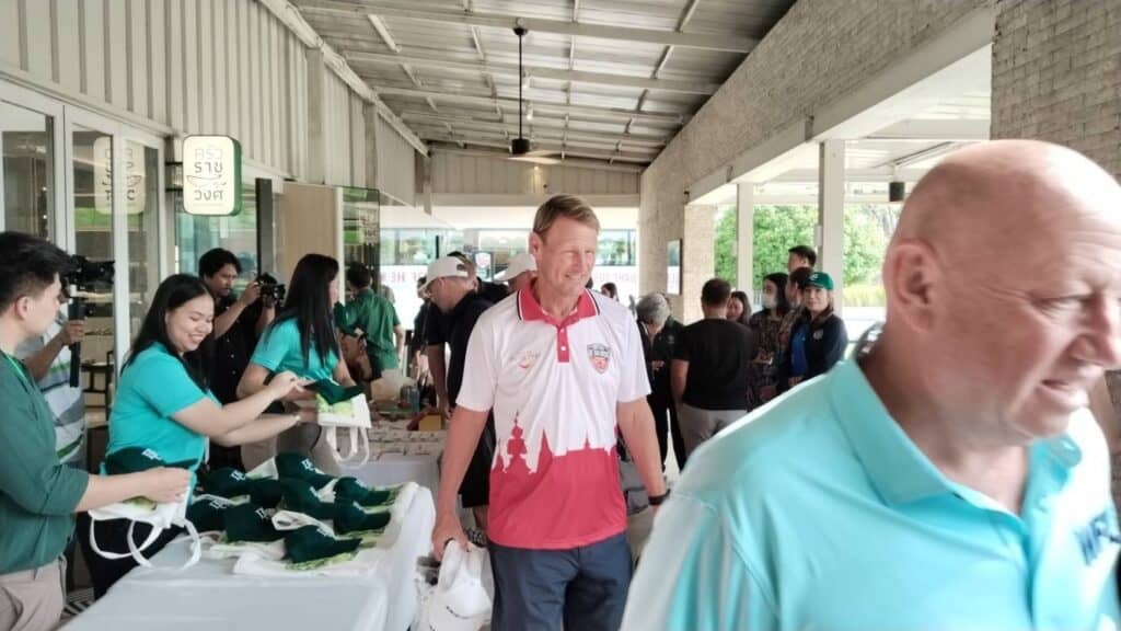 “ล็อบบี้ ฟาวเลอร์”จับมือ“เท็ดดี้เชอริ่งแฮม” นำทีมตำนานนักเตะหงส์แดงลิเวอร์พูลและแมนเชสเตอร์ยูไนเต็ด ร่วมแข่งขันกอล์ฟเพื่อการกุศล ที่ไดนาสตี้ กอล์ฟ คันทรีคลับ จังหวัดนครปฐม “ล็อบบี้ ฟาวเลอร์”จับมือ“เท็ดดี้เชอริ่งแฮม” นำทีมตำนานนักเตะหงส์แดงลิเวอร์พูลและแมนเชสเตอร์ยูไนเต็ด ร่วมแข่งขันกอล์ฟเพื่อการกุศล ที่ไดนาสตี้ กอล์ฟ คันทรีคลับ จังหวัดนครปฐม