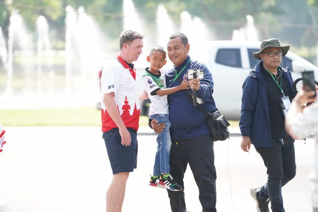 “ล็อบบี้ ฟาวเลอร์”จับมือ“เท็ดดี้เชอริ่งแฮม” นำทีมตำนานนักเตะหงส์แดงลิเวอร์พูลและแมนเชสเตอร์ยูไนเต็ด ร่วมแข่งขันกอล์ฟเพื่อการกุศล ที่ไดนาสตี้ กอล์ฟ คันทรีคลับ จังหวัดนครปฐม “ล็อบบี้ ฟาวเลอร์”จับมือ“เท็ดดี้เชอริ่งแฮม” นำทีมตำนานนักเตะหงส์แดงลิเวอร์พูลและแมนเชสเตอร์ยูไนเต็ด ร่วมแข่งขันกอล์ฟเพื่อการกุศล ที่ไดนาสตี้ กอล์ฟ คันทรีคลับ จังหวัดนครปฐม