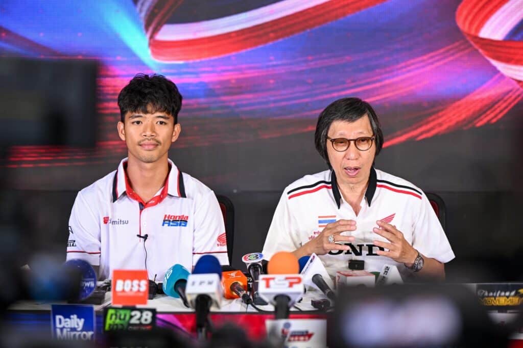 "ไทยฮอนด้า" ประกาศความสำเร็จระดับโลก! สานฝันความภูมิใจของคนไทย ส่ง "ก้อง-สมเกียรติ" สู่นักบิดโมโตจีพีชาวไทยคนแรกในประวัติศาสตร์! "ไทยฮอนด้า" ประกาศความสำเร็จระดับโลก! สานฝันความภูมิใจของคนไทย ส่ง "ก้อง-สมเกียรติ" สู่นักบิดโมโตจีพีชาวไทยคนแรกในประวัติศาสตร์!