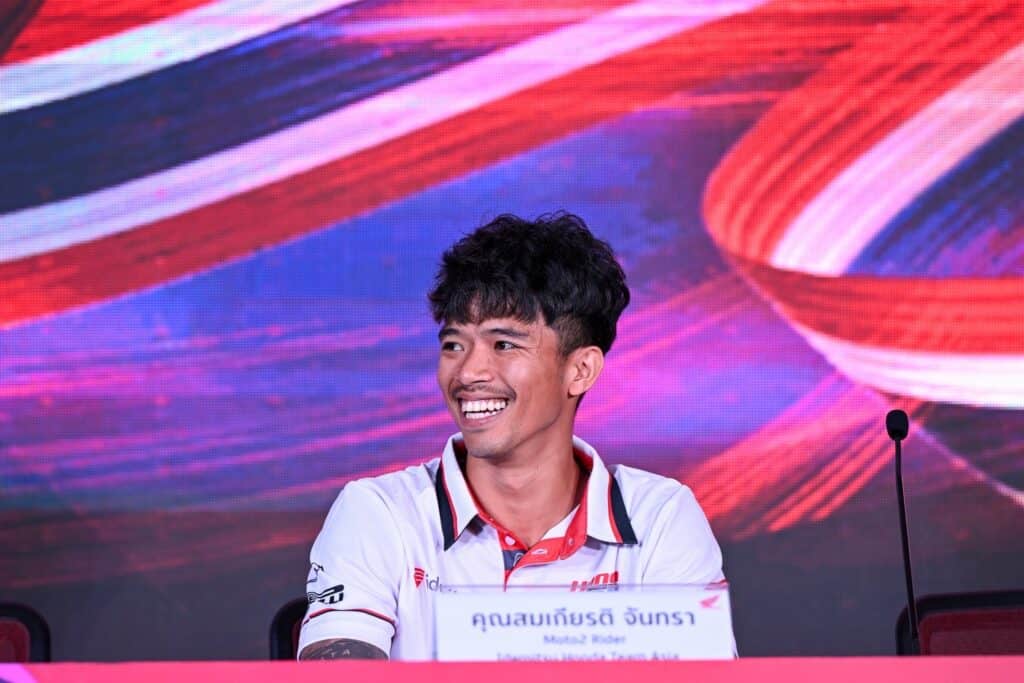 "ไทยฮอนด้า" ประกาศความสำเร็จระดับโลก! สานฝันความภูมิใจของคนไทย ส่ง "ก้อง-สมเกียรติ" สู่นักบิดโมโตจีพีชาวไทยคนแรกในประวัติศาสตร์! "ไทยฮอนด้า" ประกาศความสำเร็จระดับโลก! สานฝันความภูมิใจของคนไทย ส่ง "ก้อง-สมเกียรติ" สู่นักบิดโมโตจีพีชาวไทยคนแรกในประวัติศาสตร์!