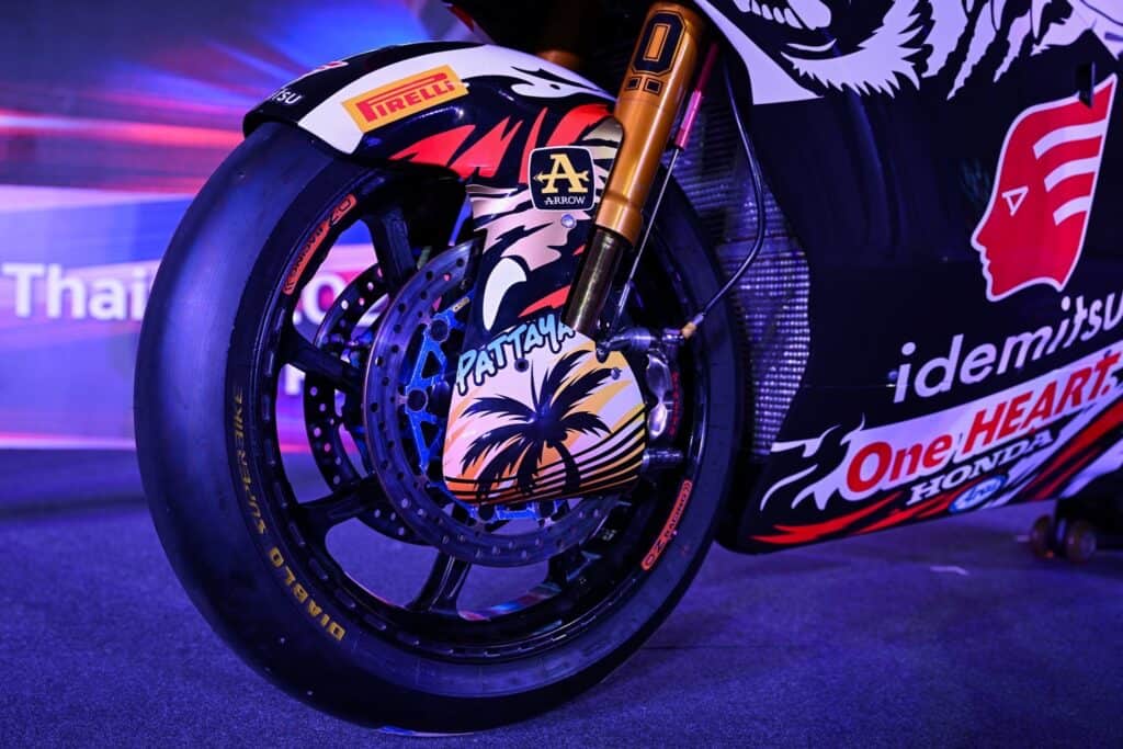 "ไทยฮอนด้า" ประกาศความสำเร็จระดับโลก! สานฝันความภูมิใจของคนไทย ส่ง "ก้อง-สมเกียรติ" สู่นักบิดโมโตจีพีชาวไทยคนแรกในประวัติศาสตร์! "ไทยฮอนด้า" ประกาศความสำเร็จระดับโลก! สานฝันความภูมิใจของคนไทย ส่ง "ก้อง-สมเกียรติ" สู่นักบิดโมโตจีพีชาวไทยคนแรกในประวัติศาสตร์!