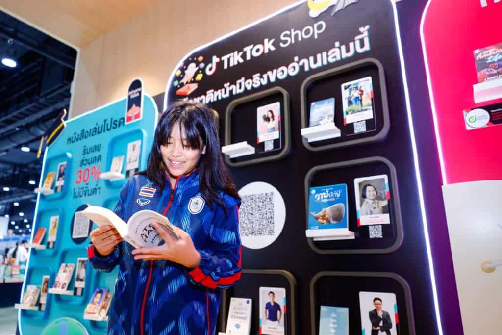 "น้องเอสที" วารีรยา สุขเกษม พาตะลุย! งาน "มหกรรมหนังสือระดับชาติ ครั้งที่ 29" สุดยิ่งใหญ่! พบกองทัพหนังสือจำนวนมหึมากว่า 2 ล้านเล่ม ฉีกแนวสุดหลอน ในธีม "อ่านกันยันโลกหน้า" มางานเดียวได้ครบจบทุกอย่าง 10-20 ต.ค.67 ณ ศูนย์การประชุมแห่งชาติสิริกิติ์ "น้องเอสที" วารีรยา สุขเกษม พาตะลุย! งาน "มหกรรมหนังสือระดับชาติ ครั้งที่ 29" สุดยิ่งใหญ่! พบกองทัพหนังสือจำนวนมหึมากว่า 2 ล้านเล่ม ฉีกแนวสุดหลอน ในธีม "อ่านกันยันโลกหน้า" มางานเดียวได้ครบจบทุกอย่าง 10-20 ต.ค.67 ณ ศูนย์การประชุมแห่งชาติสิริกิติ์