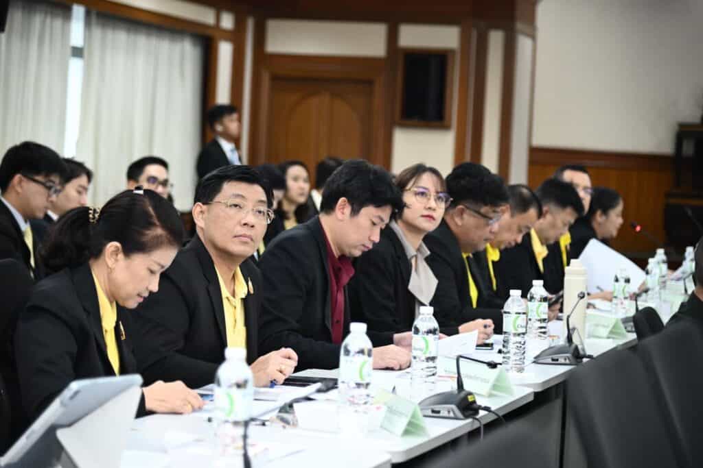 มท.1 ขอบคุณทุกภาคส่วนร่วมบรรเทาความทุกข์ผู้ประสบภัยน้ำท่วม กำชับ ปภ. เร่งสำรวจและจ่ายเงินเยียวยาโดยเร็ว วอนทุกฝ่ายวางแนวทางแก้อุทกภัยระยะยาว ใช้งบประมาณให้เกิดความยั่งยืน มท.1 ขอบคุณทุกภาคส่วนร่วมบรรเทาความทุกข์ผู้ประสบภัยน้ำท่วม กำชับ ปภ. เร่งสำรวจและจ่ายเงินเยียวยาโดยเร็ว วอนทุกฝ่ายวางแนวทางแก้อุทกภัยระยะยาว ใช้งบประมาณให้เกิดความยั่งยืน