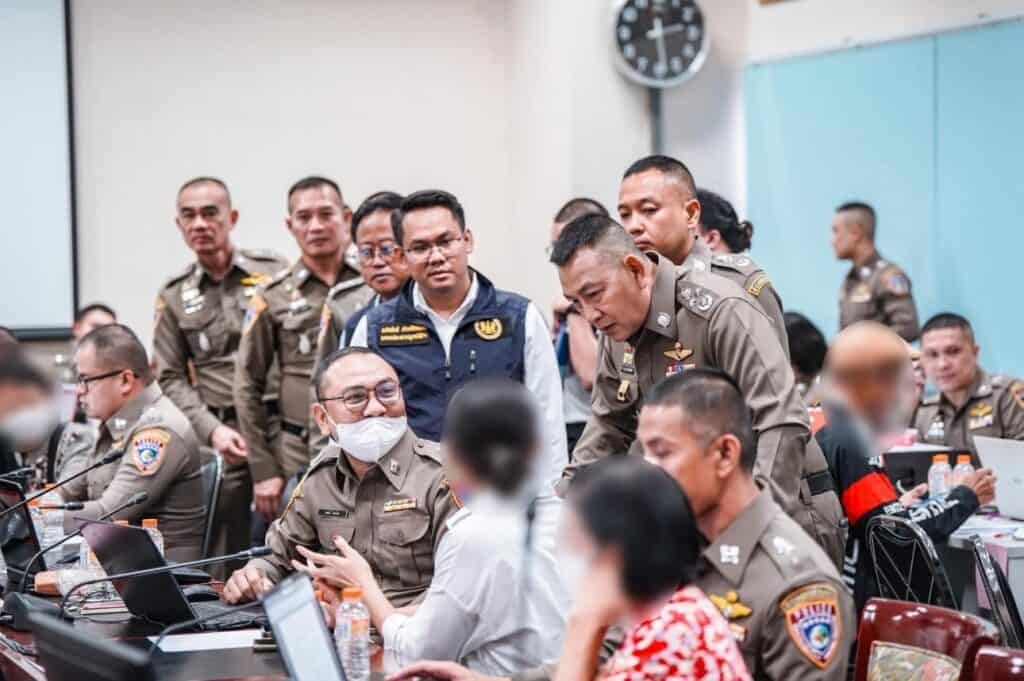 ‘พล.ต.อ.กิตติ์รัฐ’ สั่งระดมตำรวจสอบสวนกลาง เร่งสอบปากคำผู้เสียหายคดีบริษัทขายตรง คาดไม่เกินสัปดาห์ทราบเข้าข่ายความผิดใดบ้าง ประสาน ปปง.ใช้อำนาจอายัดทรัพย์เจ้าของบริษัท ‘พล.ต.อ.กิตติ์รัฐ’ สั่งระดมตำรวจสอบสวนกลาง เร่งสอบปากคำผู้เสียหายคดีบริษัทขายตรง คาดไม่เกินสัปดาห์ทราบเข้าข่ายความผิดใดบ้าง ประสาน ปปง.ใช้อำนาจอายัดทรัพย์เจ้าของบริษัท