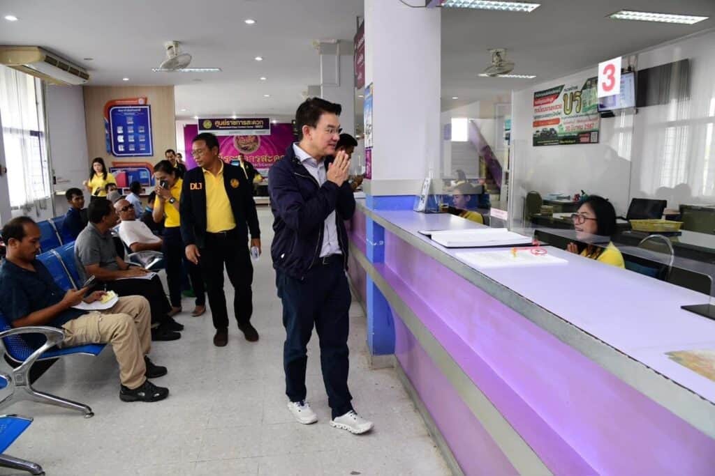 ปลัดกระทรวงคมนาคม ลงพื้นที่ตรวจการดำเนินงานสำนักงานขนส่งทางบก เน้นย้ำให้เจ้าหน้าที่ปฏิบัติตามนโยบายของกระทรวงคมนาคมในการกำกับดูแลความปลอดภัยบนท้องถนน ปลัดกระทรวงคมนาคม ลงพื้นที่ตรวจการดำเนินงานสำนักงานขนส่งทางบก เน้นย้ำให้เจ้าหน้าที่ปฏิบัติตามนโยบายของกระทรวงคมนาคมในการกำกับดูแลความปลอดภัยบนท้องถนน