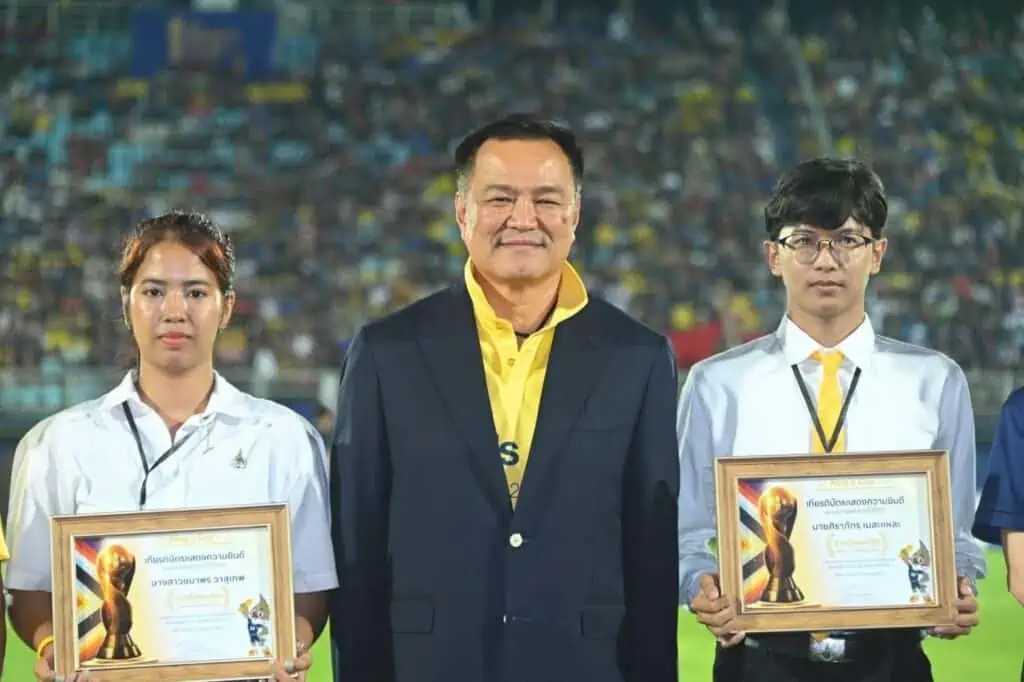 "อนุทิน" เปิดฟุตบอล “คิงส์คัพ” ครั้งที่ 50 ขอบคุณทุกภาคส่วนจังหวัดสงขลาจัดการแข่งขันรายการแห่งความภูมิใจของคนไทย ส่งเสริมความสามัคคี กระตุ้นเศรษฐกิจ ท่องเที่ยวในพื้นที่