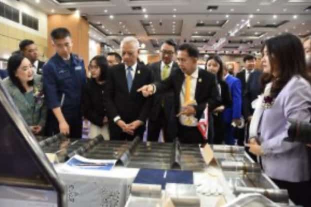 “พิพัฒน์” โชว์ผลงาน up skill ช่างเชื่อมไทยอู่ต่อเรือ สู่การจ้างงานในเกาหลี รายได้เริ่ม 75,000 บาทต่อเดือน “พิพัฒน์” โชว์ผลงาน up skill ช่างเชื่อมไทยอู่ต่อเรือ สู่การจ้างงานในเกาหลี รายได้เริ่ม 75,000 บาทต่อเดือน