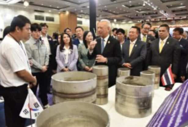 “พิพัฒน์” โชว์ผลงาน up skill ช่างเชื่อมไทยอู่ต่อเรือ สู่การจ้างงานในเกาหลี รายได้เริ่ม 75,000 บาทต่อเดือน “พิพัฒน์” โชว์ผลงาน up skill ช่างเชื่อมไทยอู่ต่อเรือ สู่การจ้างงานในเกาหลี รายได้เริ่ม 75,000 บาทต่อเดือน