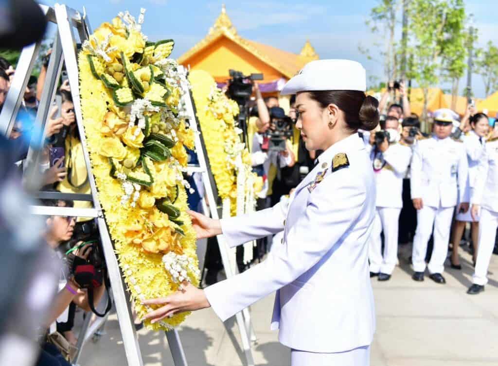 นายกรัฐมนตรี นำคณะรัฐมนตรี วางพวงมาลาเนื่องในวันนวมินทรมหาราช 13 ตุลาคม 2567 นายกรัฐมนตรี นำคณะรัฐมนตรี วางพวงมาลาเนื่องในวันนวมินทรมหาราช 13 ตุลาคม 2567