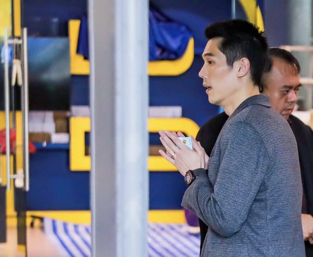 ‘กันต์‘ เข้าให้ปากคำพนักงานสอบสวน บก.ปคบ. ปม ดิ ไอคอนกรุ๊ป ชี้ถูกว่าตามถูก ผิดว่าตามผิด กรณีภรรยาชักชวนลงทุน ‘กันต์‘ เข้าให้ปากคำพนักงานสอบสวน บก.ปคบ. ปม ดิ ไอคอนกรุ๊ป ชี้ถูกว่าตามถูก ผิดว่าตามผิด กรณีภรรยาชักชวนลงทุน