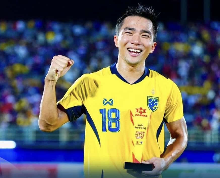 ‘ชนาธิป สรงกระสินธ์’ คว้า MVP หลังซัดประตูชัยพาช้างศึกคว้าแชมป์คิงส์ คัพ ครั้งที่ 50 ที่ จ.สงขลา ‘ชนาธิป สรงกระสินธ์’ คว้า MVP หลังซัดประตูชัยพาช้างศึกคว้าแชมป์คิงส์ คัพ ครั้งที่ 50 ที่ จ.สงขลา