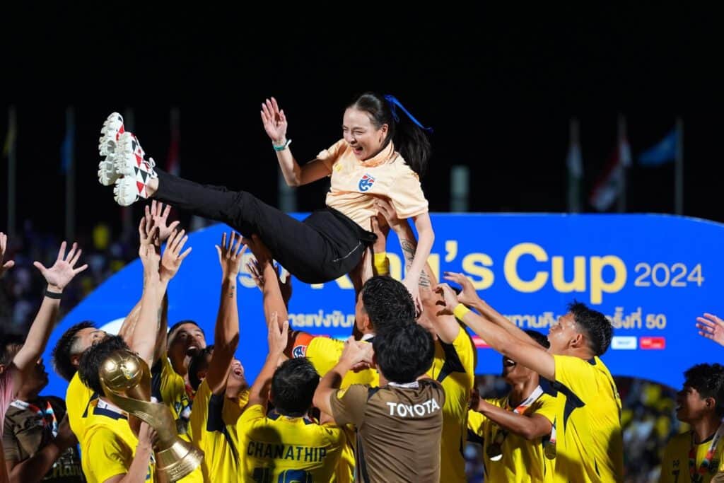 ‘ชนาธิป สรงกระสินธ์’ คว้า MVP หลังซัดประตูชัยพาช้างศึกคว้าแชมป์คิงส์ คัพ ครั้งที่ 50 ที่ จ.สงขลา ‘ชนาธิป สรงกระสินธ์’ คว้า MVP หลังซัดประตูชัยพาช้างศึกคว้าแชมป์คิงส์ คัพ ครั้งที่ 50 ที่ จ.สงขลา
