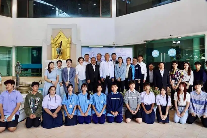  ‘เฉลิมชัย’ เปิดโครงการ ‘พระแม่พาติว’ นำประชาธิปัตย์เป็นผู้ “สร้างโอกาส เพิ่มโอกาส ให้โอกาส” พร้อมย้ำเจตนารมณ์ ปชป. ให้ความสำคัญการศึกษา ไม่สร้างภาพ ไม่ทำเพื่อหาเสียง แต่แสดงจุดยืนและหลักการ 