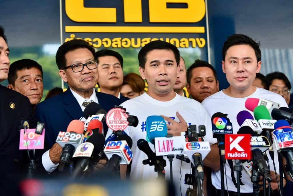 กลุ่มทนายดังพาผู้เสียหายคดี 'ดิไอคอนกรุ๊ป' เข้าแจ้งความตำรวจสอบสวนกลาง สายไหมตัองรอด แฉ 'ขบวนการเทวดา' เตือนบอสพอลเทวดาอาจจะโกรธและไม่ปลอดภัยควรออกมาให้ข้อมูลกับตำรวจดีกว่า พยานปากสำคัญเข้าให้ข้อมูล เผยสั้นๆ กับสื่อ จ่ายเงินเทวดาหลักหมื่นล้านตั้งแต่ปี 63 กลุ่มทนายดังพาผู้เสียหายคดี 'ดิไอคอนกรุ๊ป' เข้าแจ้งความตำรวจสอบสวนกลาง สายไหมตัองรอด แฉ 'ขบวนการเทวดา' เตือนบอสพอลเทวดาอาจจะโกรธและไม่ปลอดภัยควรออกมาให้ข้อมูลกับตำรวจดีกว่า พยานปากสำคัญเข้าให้ข้อมูล เผยสั้นๆ กับสื่อ จ่ายเงินเทวดาหลักหมื่นล้านตั้งแต่ปี 63