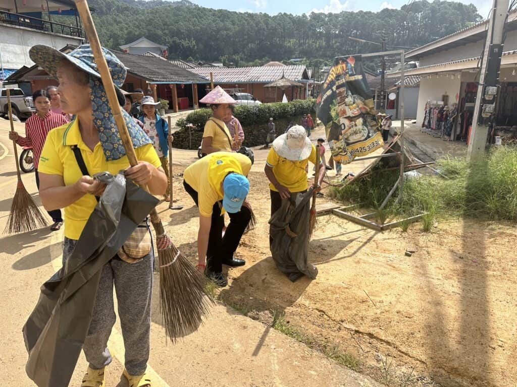 นายอำเภอเมืองแม่ฮ่องสอน เปิดโครงการบ้านน่ามอง นำจิตอาสาพัฒนาถนนในหมู่บ้าน และทางเข้าหมู่บ้านรักไทย นายอำเภอเมืองแม่ฮ่องสอน เปิดโครงการบ้านน่ามอง นำจิตอาสาพัฒนาถนนในหมู่บ้าน และทางเข้าหมู่บ้านรักไทย