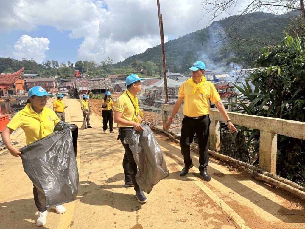 นายอำเภอเมืองแม่ฮ่องสอน เปิดโครงการบ้านน่ามอง นำจิตอาสาพัฒนาถนนในหมู่บ้าน และทางเข้าหมู่บ้านรักไทย นายอำเภอเมืองแม่ฮ่องสอน เปิดโครงการบ้านน่ามอง นำจิตอาสาพัฒนาถนนในหมู่บ้าน และทางเข้าหมู่บ้านรักไทย