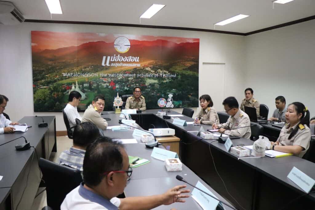 จังหวัดแม่ฮ่องสอนหารือแก้ไขปัญหากลิ่นยางมะตอย จังหวัดแม่ฮ่องสอนหารือแก้ไขปัญหากลิ่นยางมะตอย