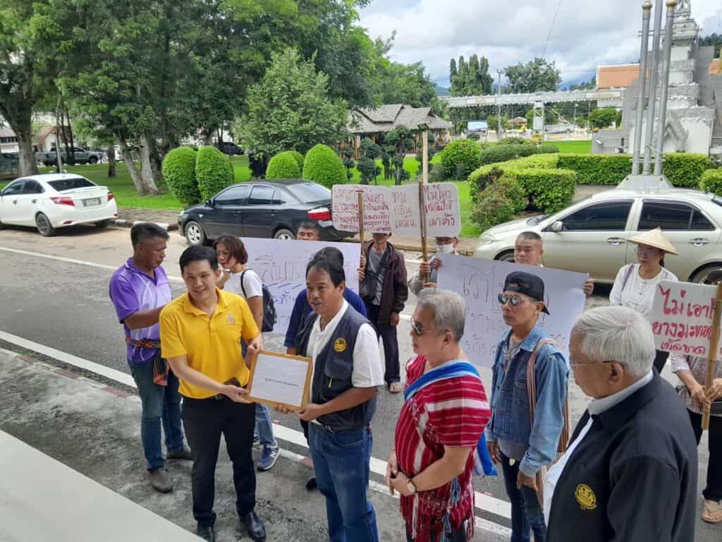 จังหวัดแม่ฮ่องสอนหารือแก้ไขปัญหากลิ่นยางมะตอย จังหวัดแม่ฮ่องสอนหารือแก้ไขปัญหากลิ่นยางมะตอย