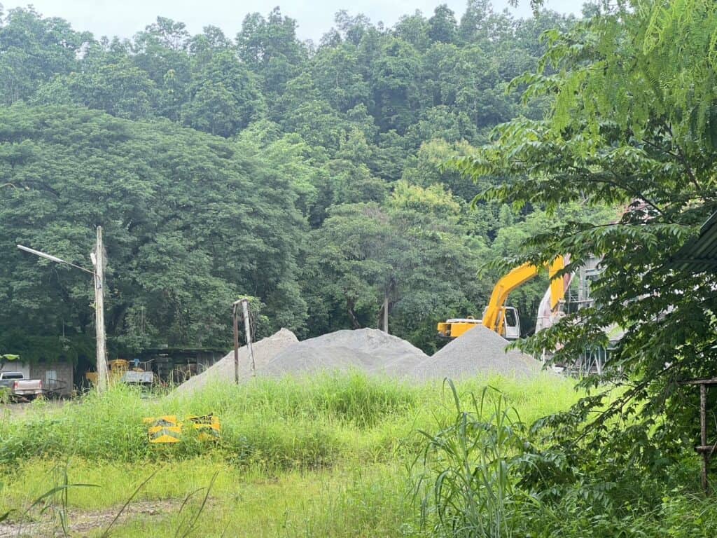 จังหวัดแม่ฮ่องสอนหารือแก้ไขปัญหากลิ่นยางมะตอย จังหวัดแม่ฮ่องสอนหารือแก้ไขปัญหากลิ่นยางมะตอย