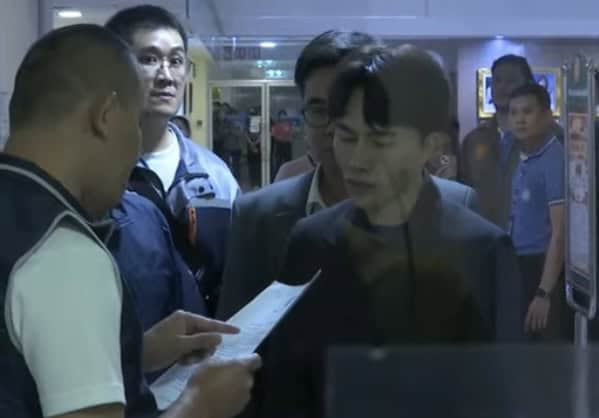 ด่วน! ปคบ. จัดหนักหิ้วหมายจับ บุกรวบ ‘บอสพอล’ คา สคบ ด่วน! ปคบ. จัดหนักหิ้วหมายจับ บุกรวบ ‘บอสพอล’ คา สคบ