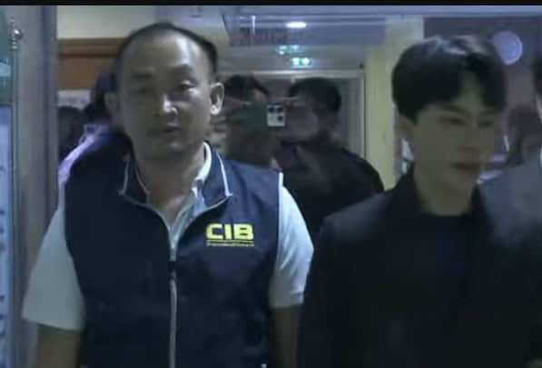 ด่วน! ปคบ. จัดหนักหิ้วหมายจับ บุกรวบ ‘บอสพอล’ คา สคบ ด่วน! ปคบ. จัดหนักหิ้วหมายจับ บุกรวบ ‘บอสพอล’ คา สคบ