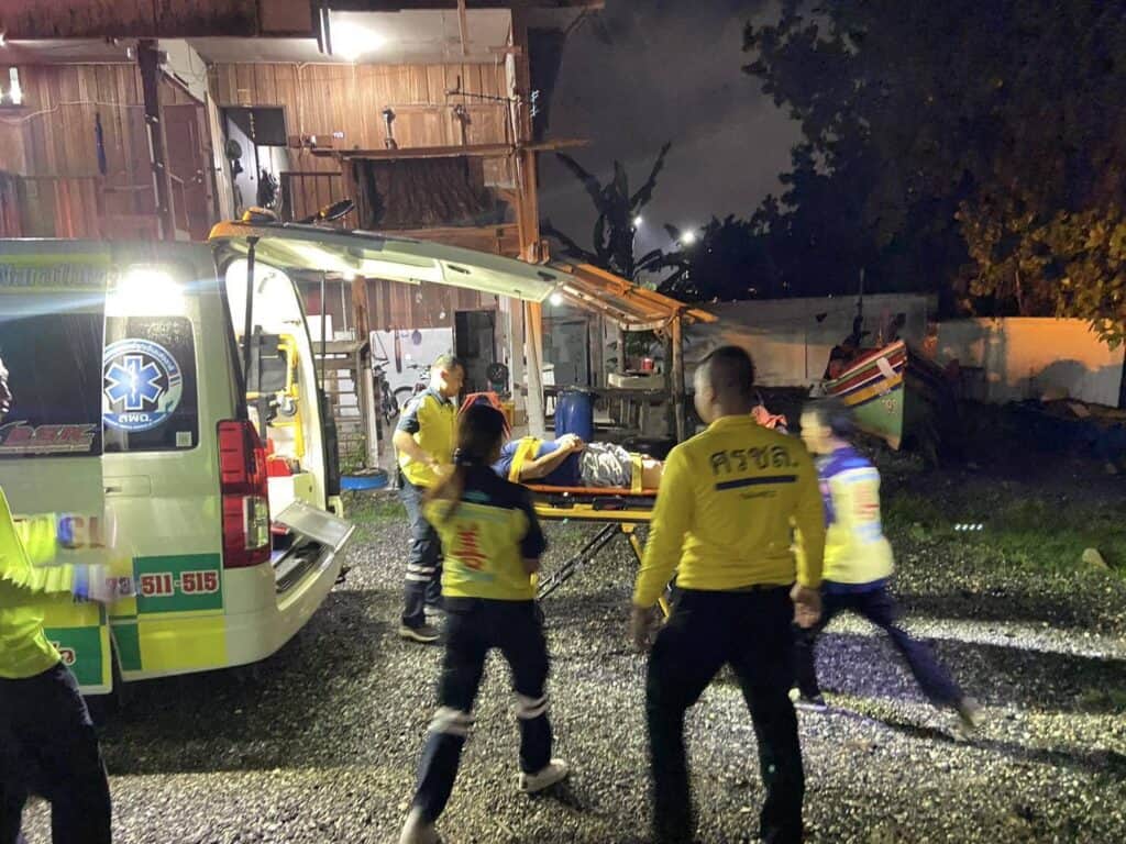 ศรชล.จว.นราธิวาส ได้การประสานจาก หน่วยปราบปรามประมงทะเล จว.นราฯ ได้รับแจ้งเหตุลูกเรือ เพชรมงคล15 ประสบอุบัติเหตุขาเข้ากว้านเรือ พื้นที่สายบุรี จว.ปัตตานี ศรชล.จว.นราธิวาส ได้การประสานจาก หน่วยปราบปรามประมงทะเล จว.นราฯ ได้รับแจ้งเหตุลูกเรือ เพชรมงคล15 ประสบอุบัติเหตุขาเข้ากว้านเรือ พื้นที่สายบุรี จว.ปัตตานี