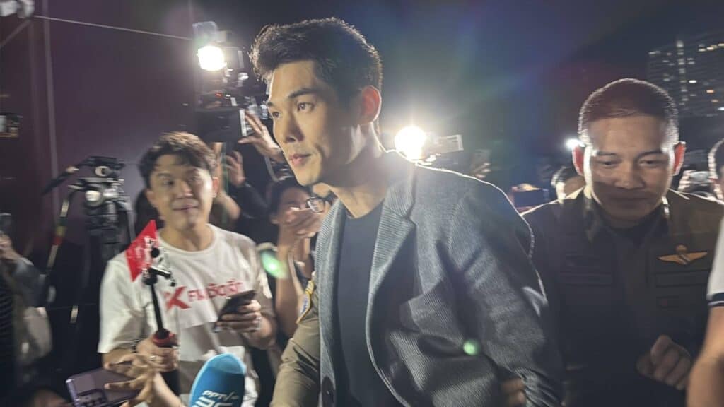 ตำรวจคุมตัว ’กันต์ กันตถาวร‘ เข้าสอบปากคำที่ บก.ปคบ. เจ้าตัวยกมือไหว้ ไม่ตอบคำถามสื่อ ตำรวจคุมตัว ’กันต์ กันตถาวร‘ เข้าสอบปากคำที่ บก.ปคบ. เจ้าตัวยกมือไหว้ ไม่ตอบคำถามสื่อ