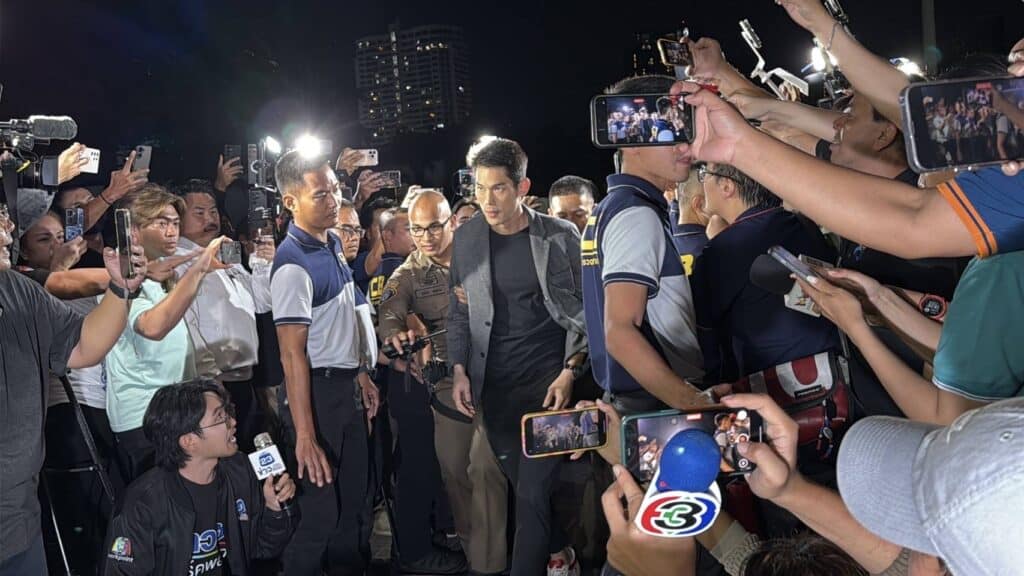 ตำรวจคุมตัว ’กันต์ กันตถาวร‘ เข้าสอบปากคำที่ บก.ปคบ. เจ้าตัวยกมือไหว้ ไม่ตอบคำถามสื่อ ตำรวจคุมตัว ’กันต์ กันตถาวร‘ เข้าสอบปากคำที่ บก.ปคบ. เจ้าตัวยกมือไหว้ ไม่ตอบคำถามสื่อ