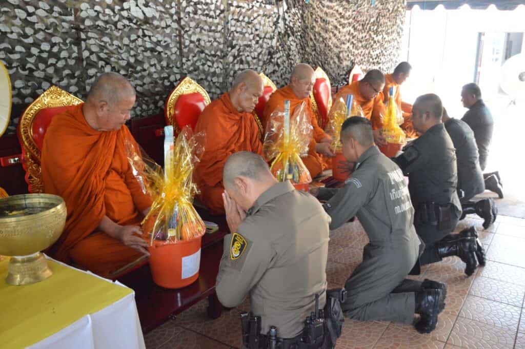 ฉก.ตร.นราธิวาส 93 ร่วมทำบุญถวายสังฆทานเสริมสร้างความเป็นศิริมงคลพร้อมอุทิศส่วนกุศลให้แก่ข้าราชการตำรวจที่ล่วงลับไปแล้ว เนื่องในวันตำรวจแห่งชาติ ฉก.ตร.นราธิวาส 93 ร่วมทำบุญถวายสังฆทานเสริมสร้างความเป็นศิริมงคลพร้อมอุทิศส่วนกุศลให้แก่ข้าราชการตำรวจที่ล่วงลับไปแล้ว เนื่องในวันตำรวจแห่งชาติ