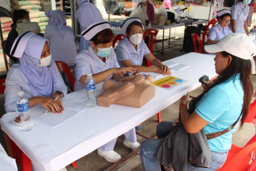 โรงพยาบาลเบตงออกหน่วยบริการตรวจสุขภาพและบริการให้คำปรึกษาด้านสุขภาพอนามัยฟรีเนื่องในวันพยาบาลแห่งชาติ โรงพยาบาลเบตงออกหน่วยบริการตรวจสุขภาพและบริการให้คำปรึกษาด้านสุขภาพอนามัยฟรีเนื่องในวันพยาบาลแห่งชาติ